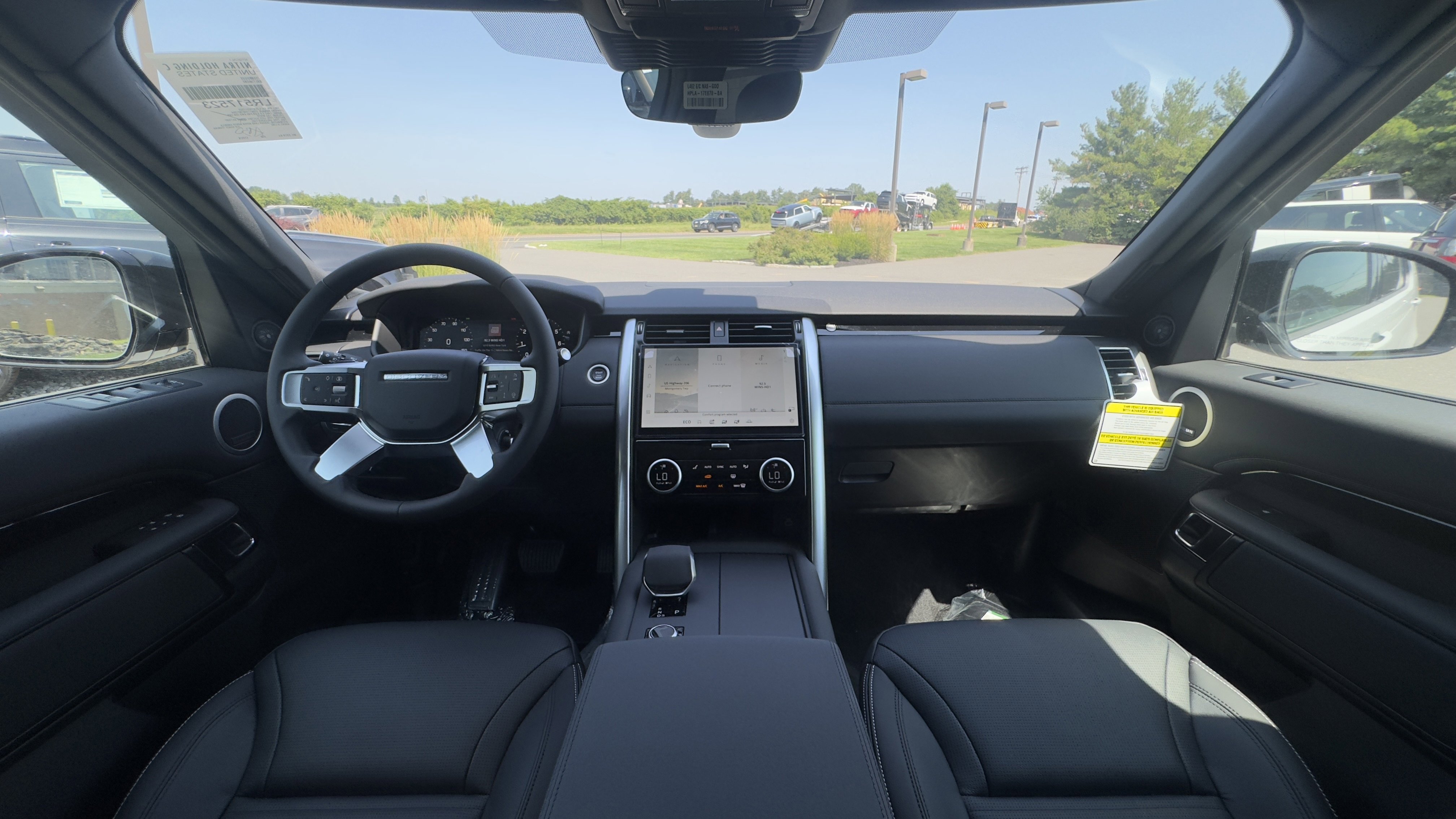2025 Land Rover Discovery S photo 4