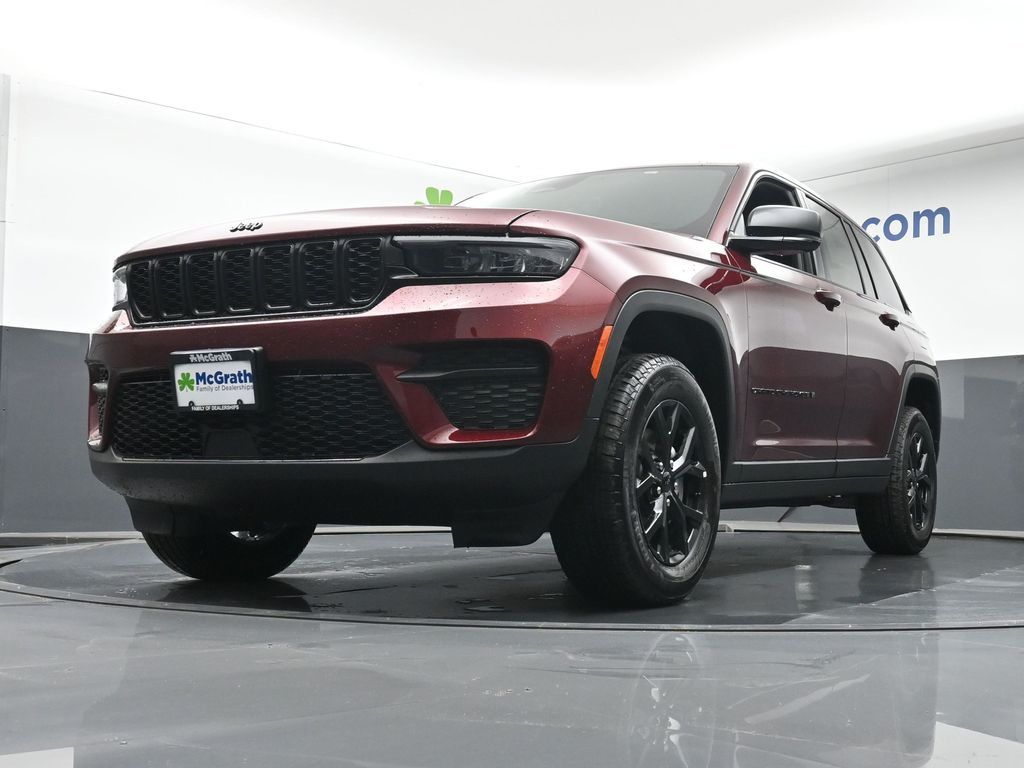 2025 Jeep Grand Cherokee Altitude photo 4