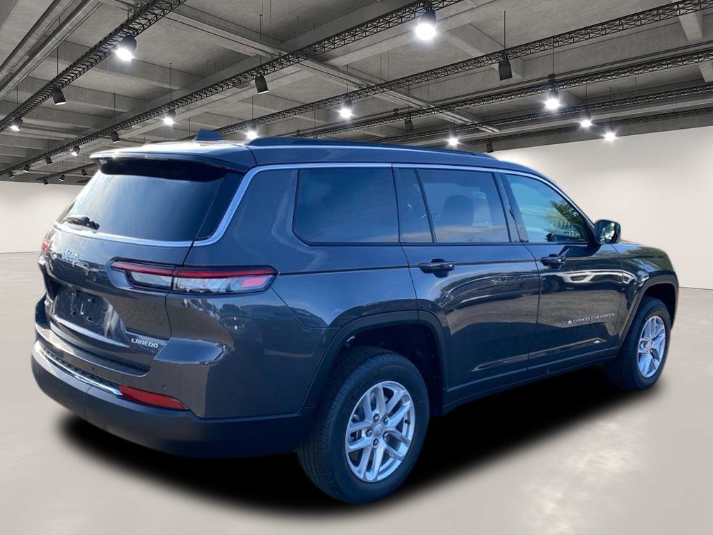 2025 Jeep Grand Cherokee Laredo X photo 3