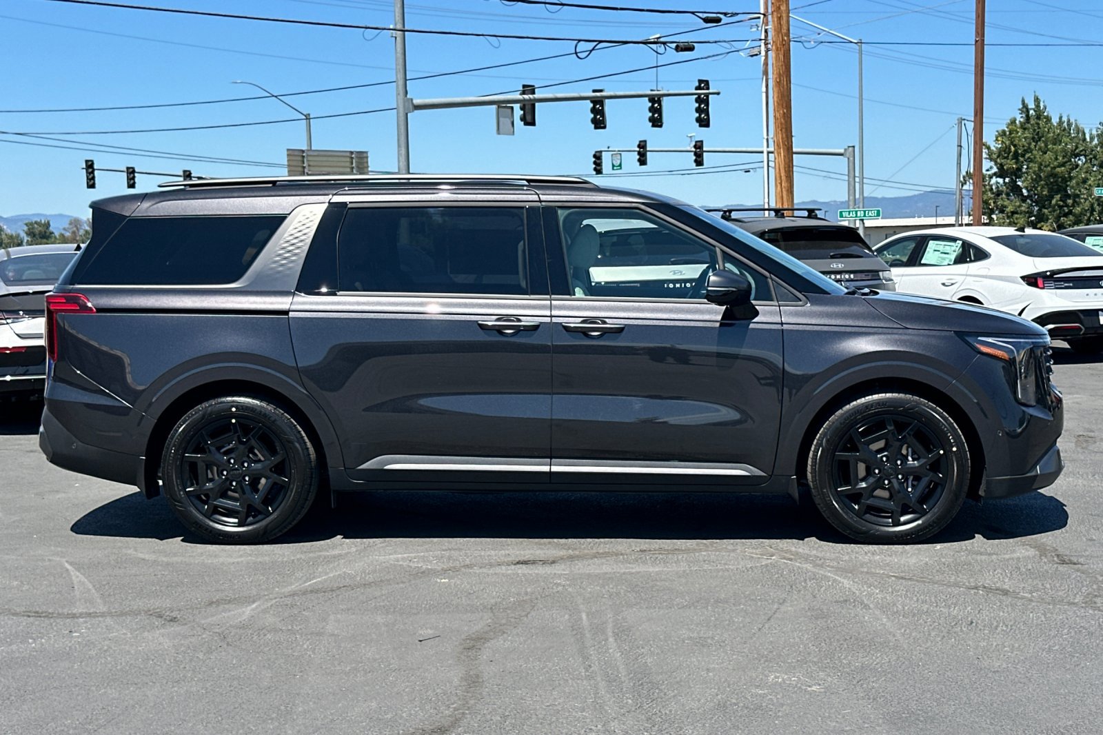 2026 Kia Carnival SX Prestige photo 2