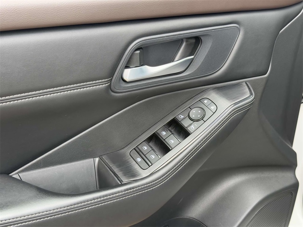 2023 Nissan Rogue SV photo 24