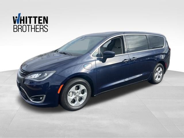 2017 Chrysler Pacifica Touring L Plus's photo