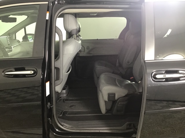 2022 Toyota Sienna Limited photo 16