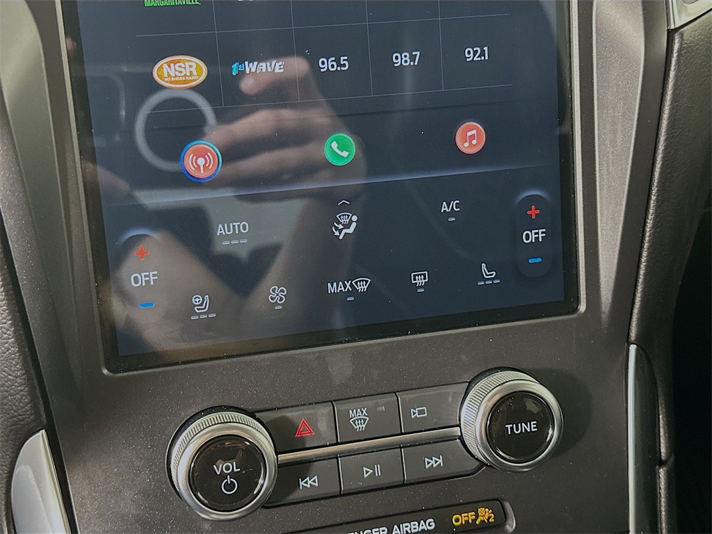 2024 Ford Edge Titanium photo 14