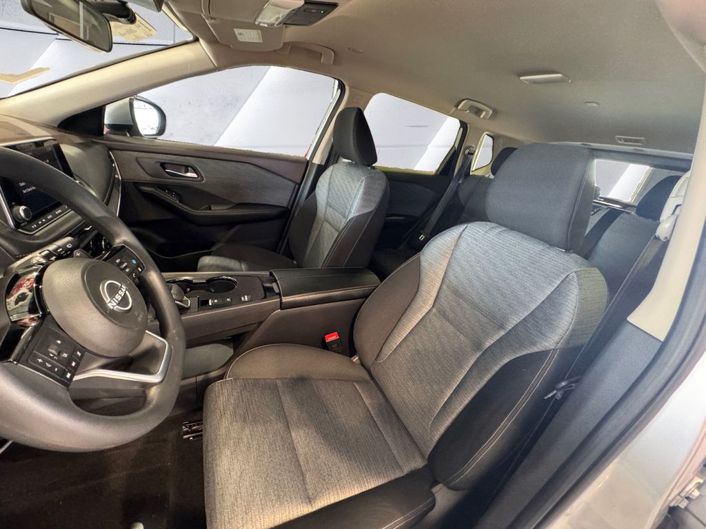 2023 Nissan Rogue SV photo 8