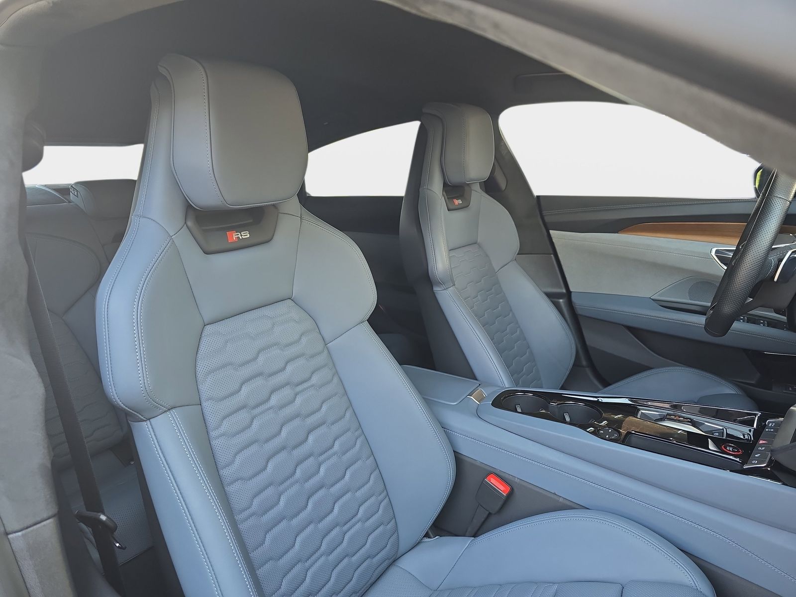 2022 Audi RS e-tron GT Base photo 10