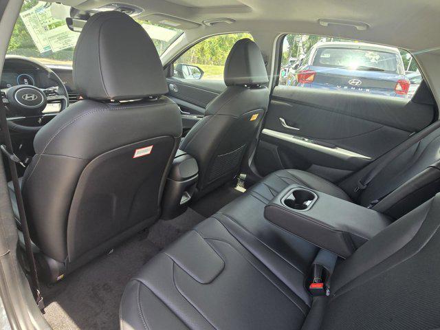 2025 Hyundai Elantra Limited photo 11