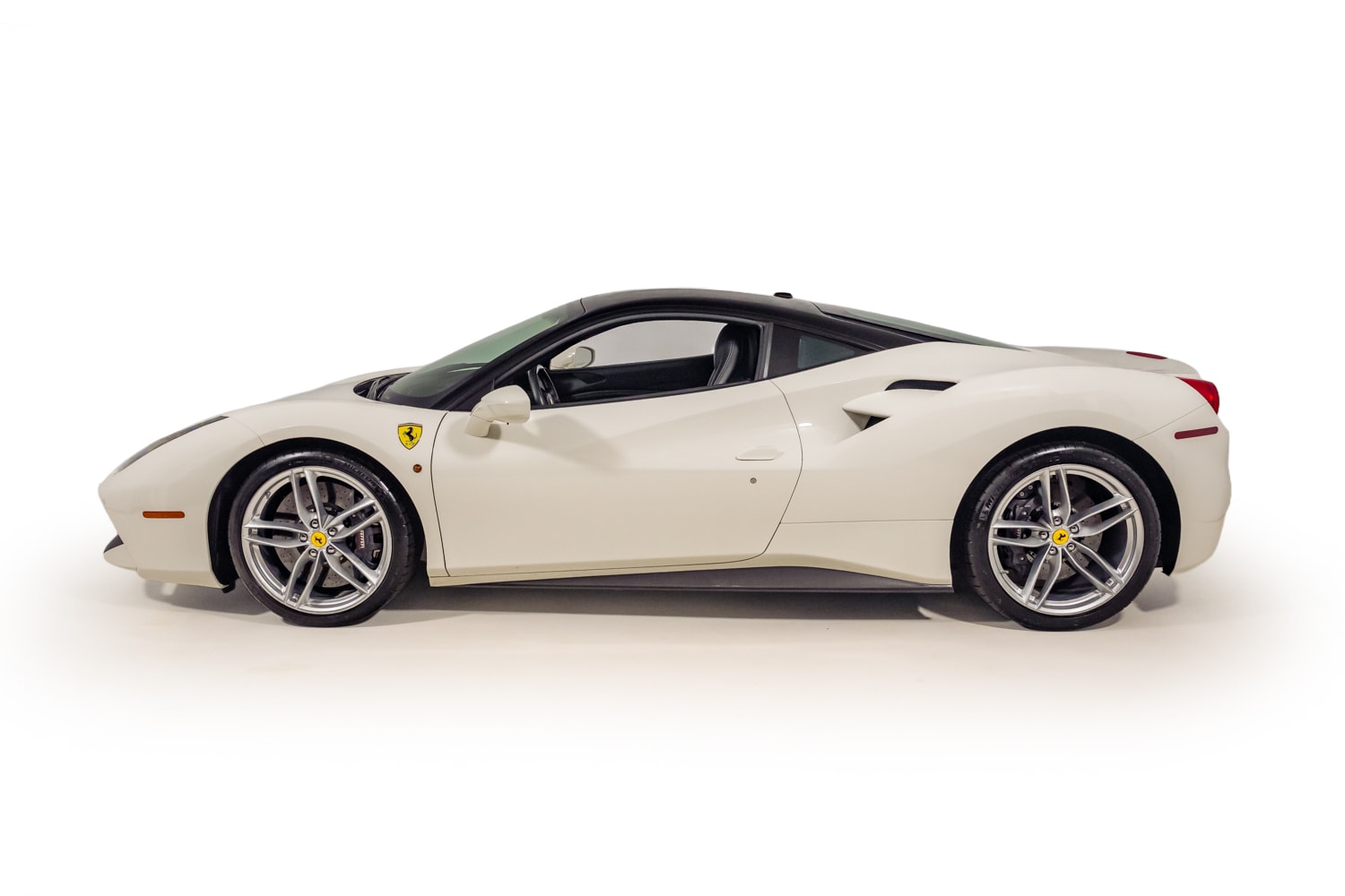 2016 Ferrari 488 GTB photo 3