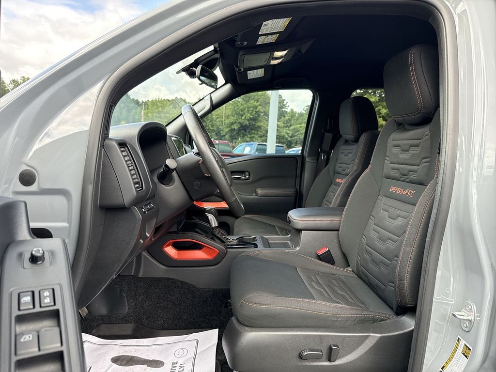 2024 Nissan Frontier PRO-4X photo 11