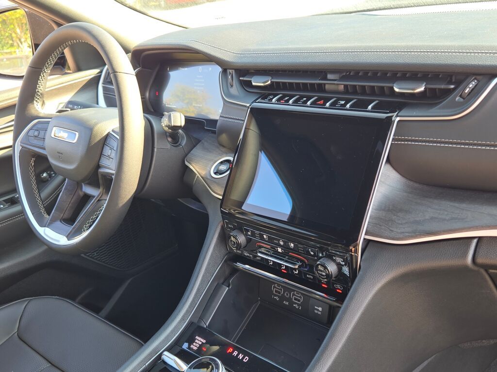 2025 Jeep Grand Cherokee Limited photo 4