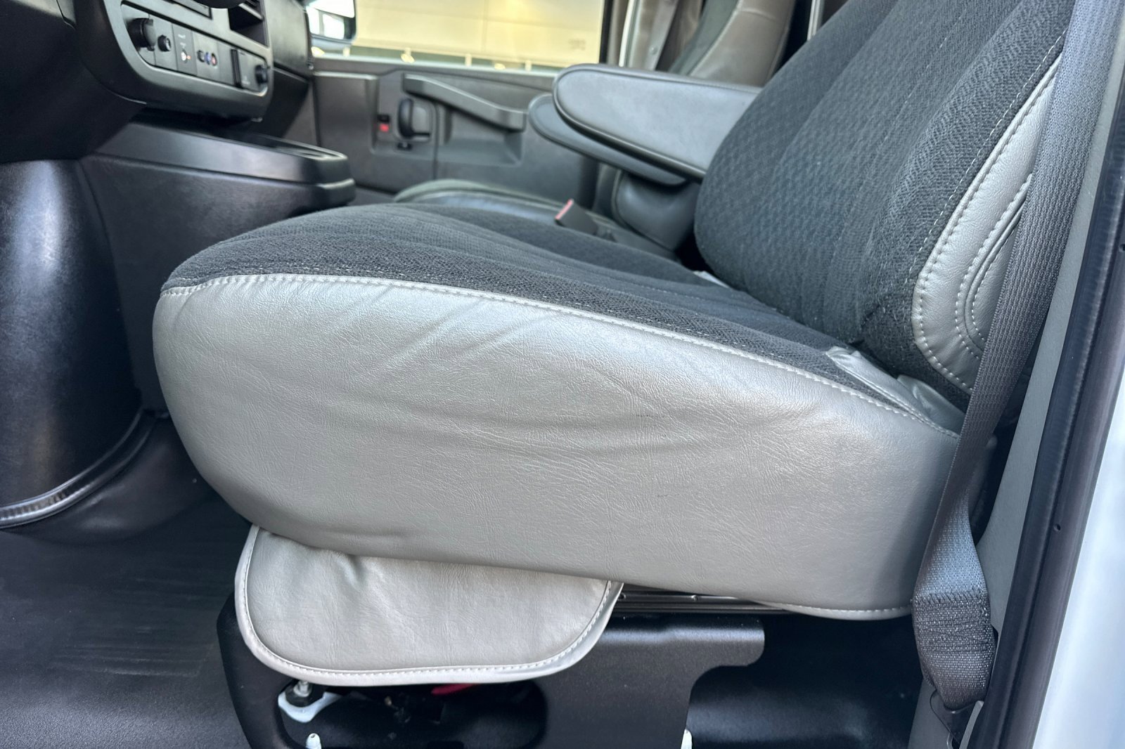 2023 Chevrolet Express 2500 Work Van Cargo photo 33