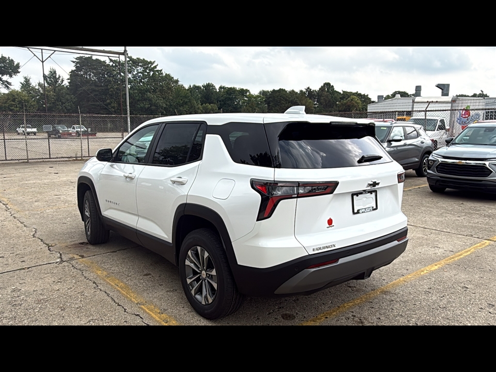2026 Chevrolet Equinox LT photo 4