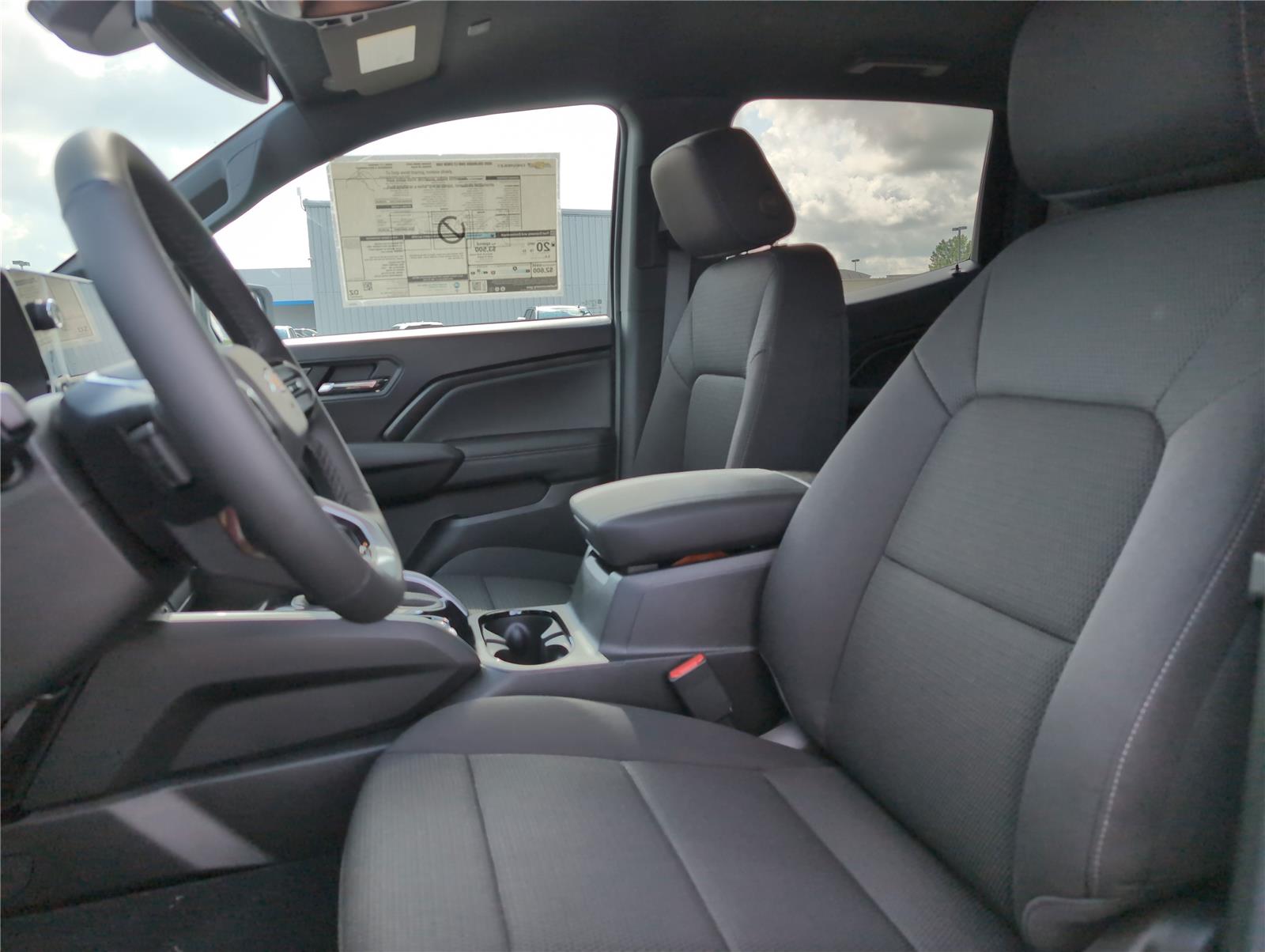 2025 Chevrolet Colorado Work Truck LT photo 9