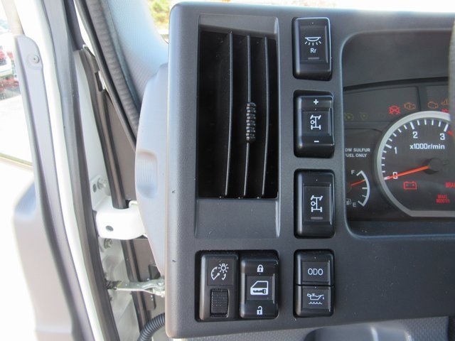 2020 Isuzu NRR photo 11