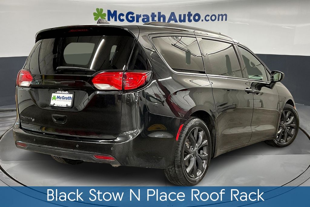 2018 Chrysler Pacifica Touring L photo 11