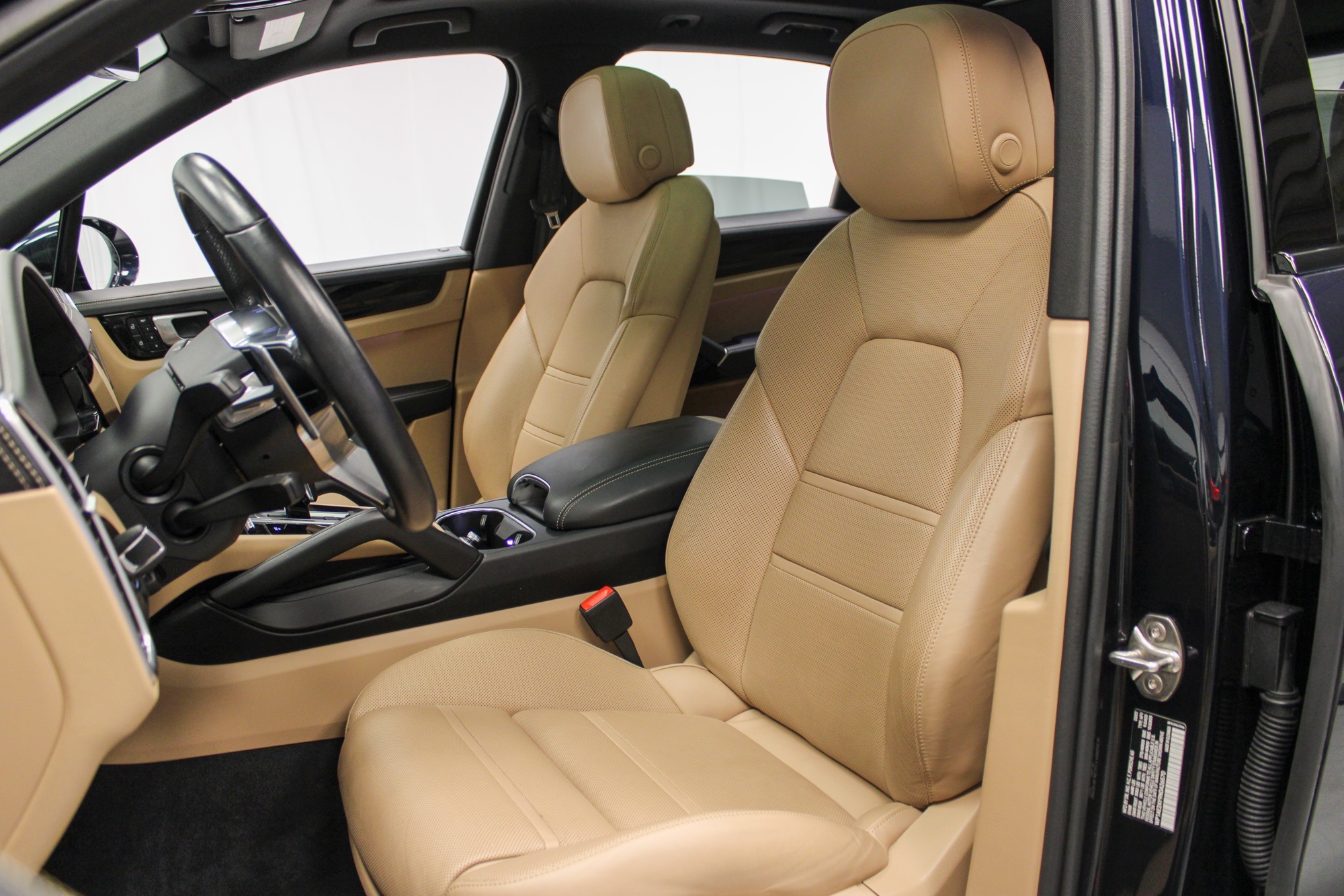 2022 Porsche Cayenne E-Hybrid photo 4