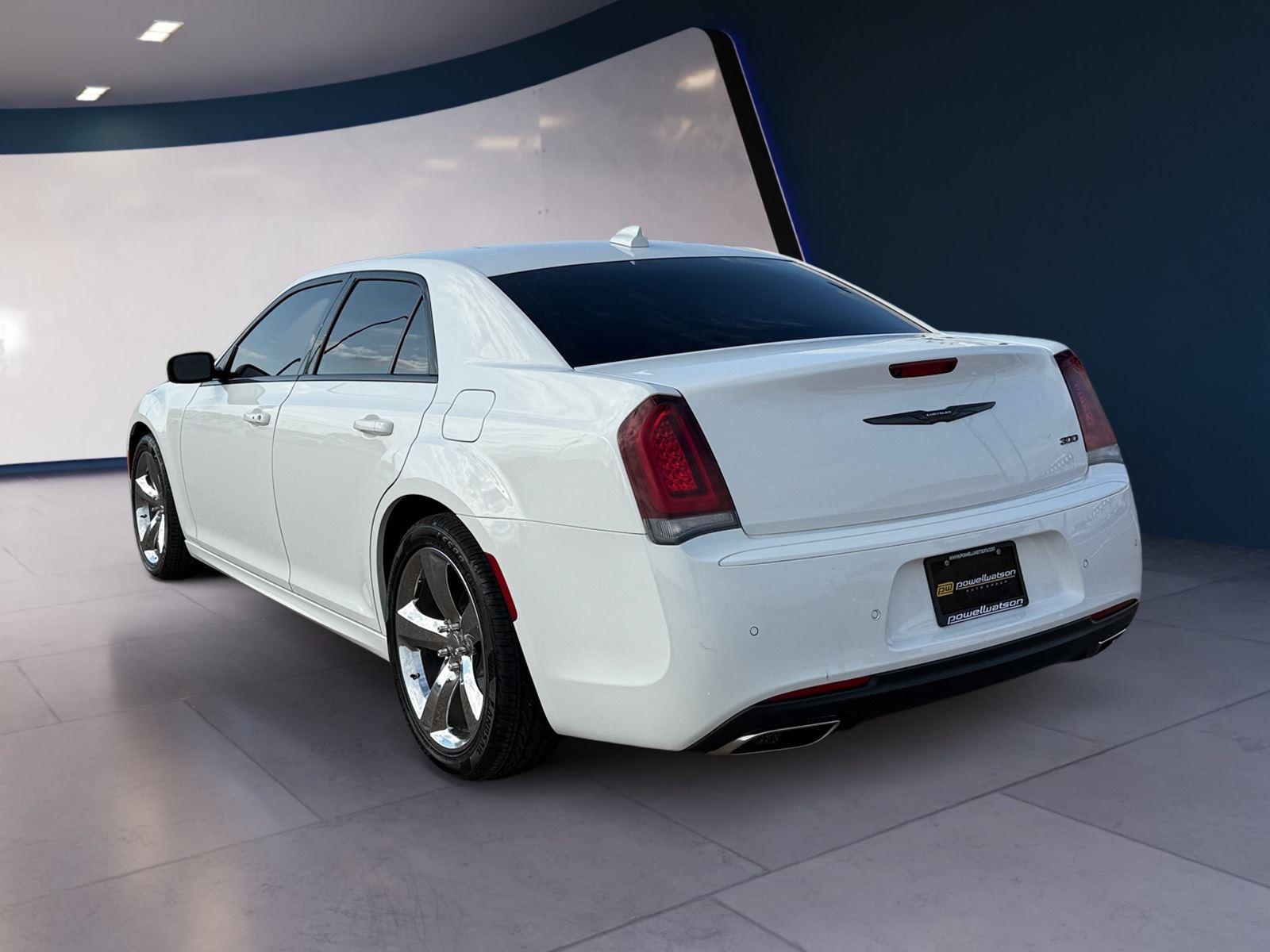 2022 Chrysler 300 Touring L photo 3