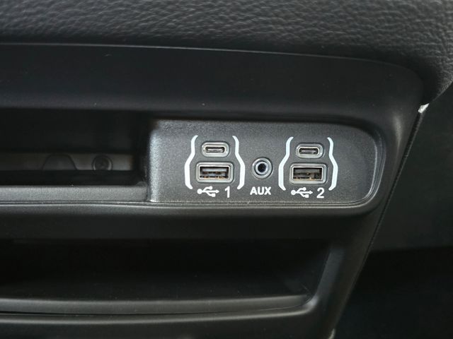 2025 Chrysler Pacifica photo 14