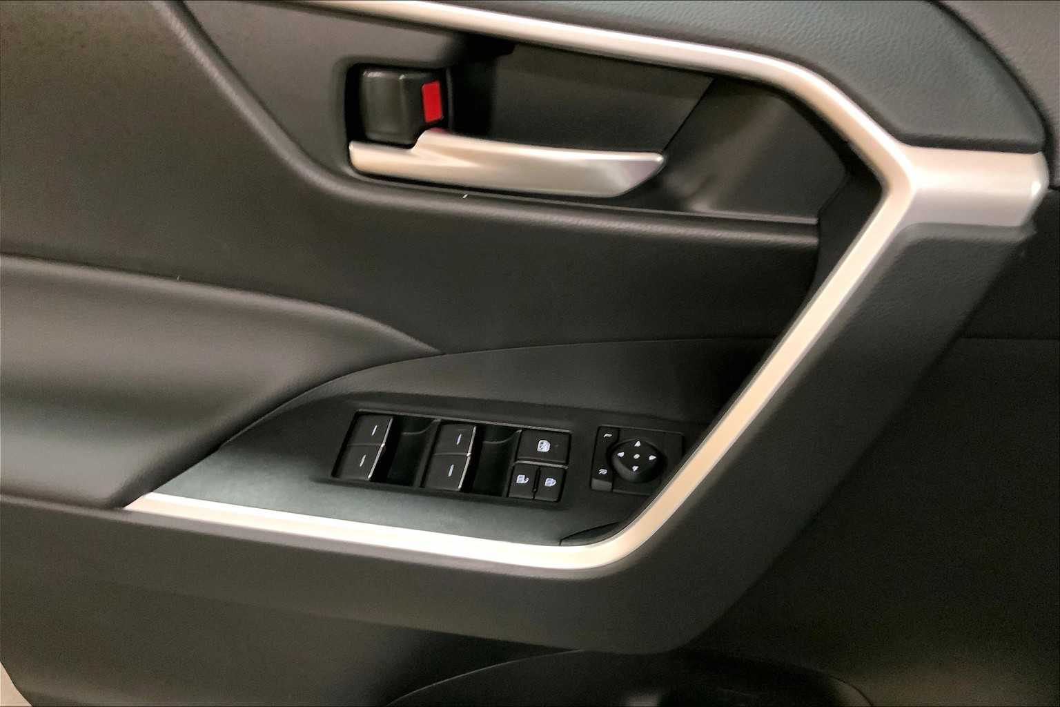 2025 Toyota RAV4 XLE photo 20
