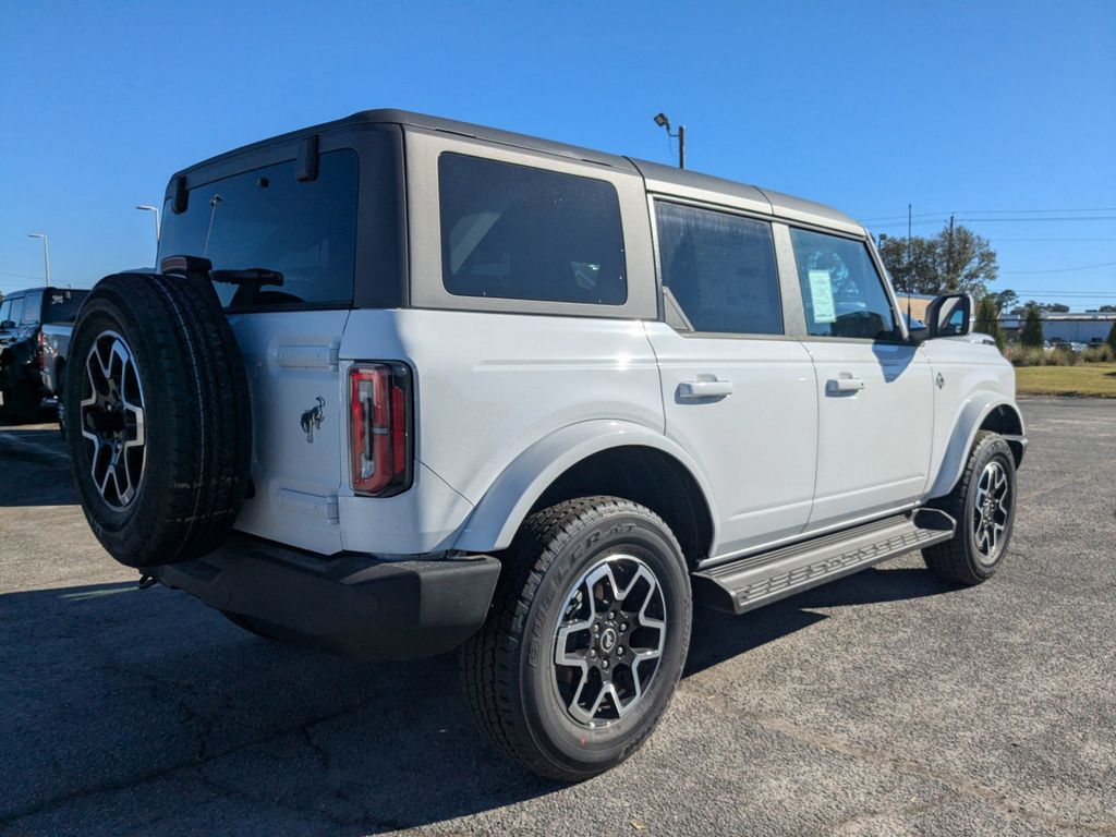 2025 Ford Bronco Outer Banks photo 3