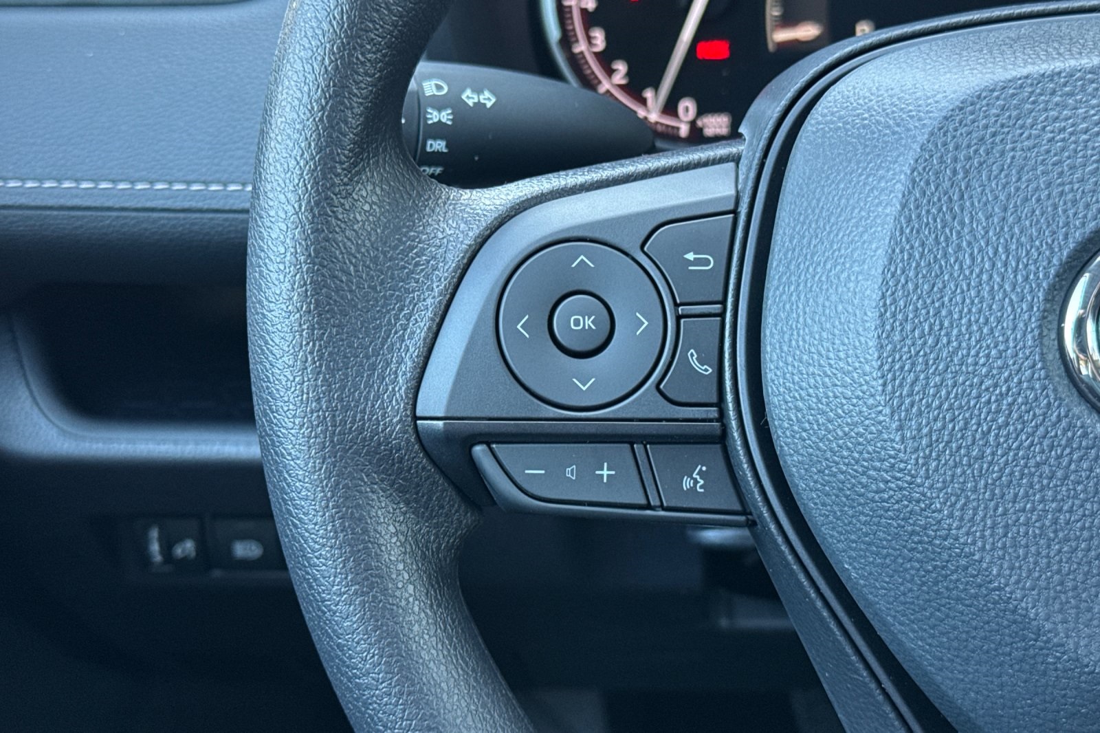 2025 Toyota RAV4 LE photo 24