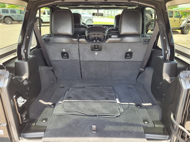 2021 Jeep Wrangler Unlimited Sahara Altitude photo 12