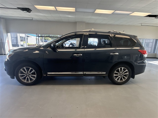 2014 Nissan Pathfinder SL photo 2