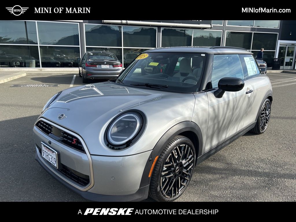2025 MINI Hardtop S's photo