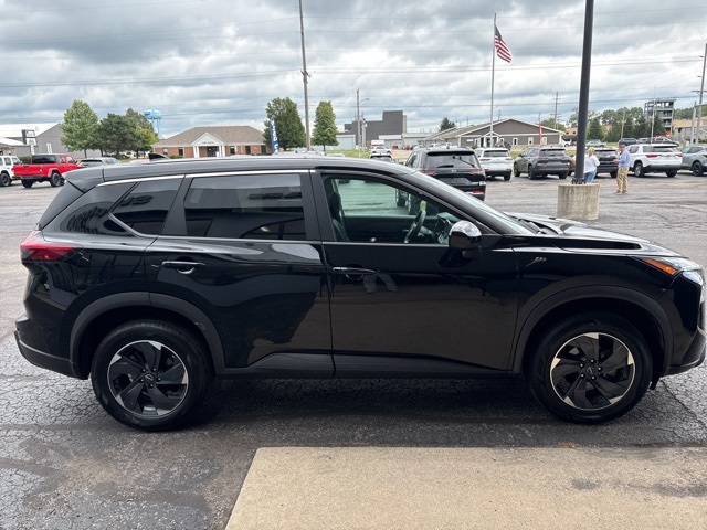 2024 Nissan Rogue SV photo 7