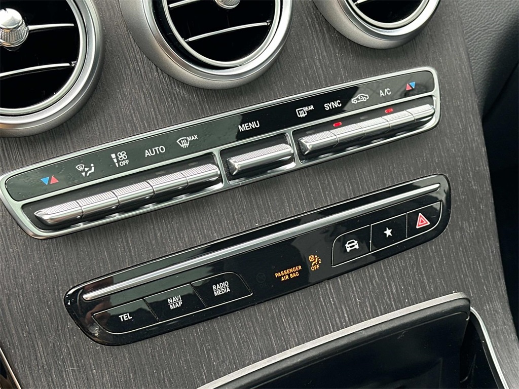 2021 Mercedes Benz GLC 300 photo 22