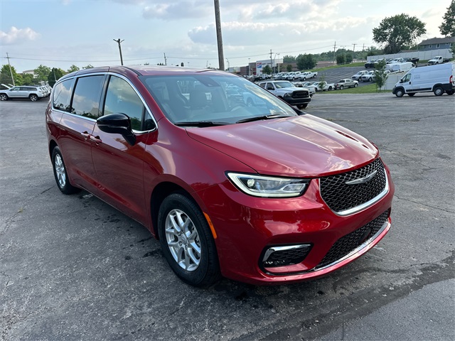 2025 Chrysler Pacifica photo 4