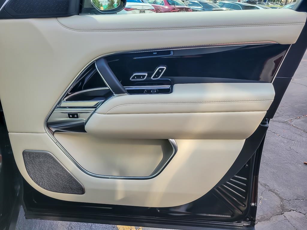 2025 Land Rover Range Rover Autobiography photo 22
