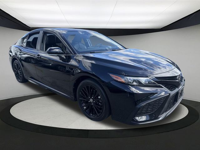2022 Toyota Camry SE photo 2
