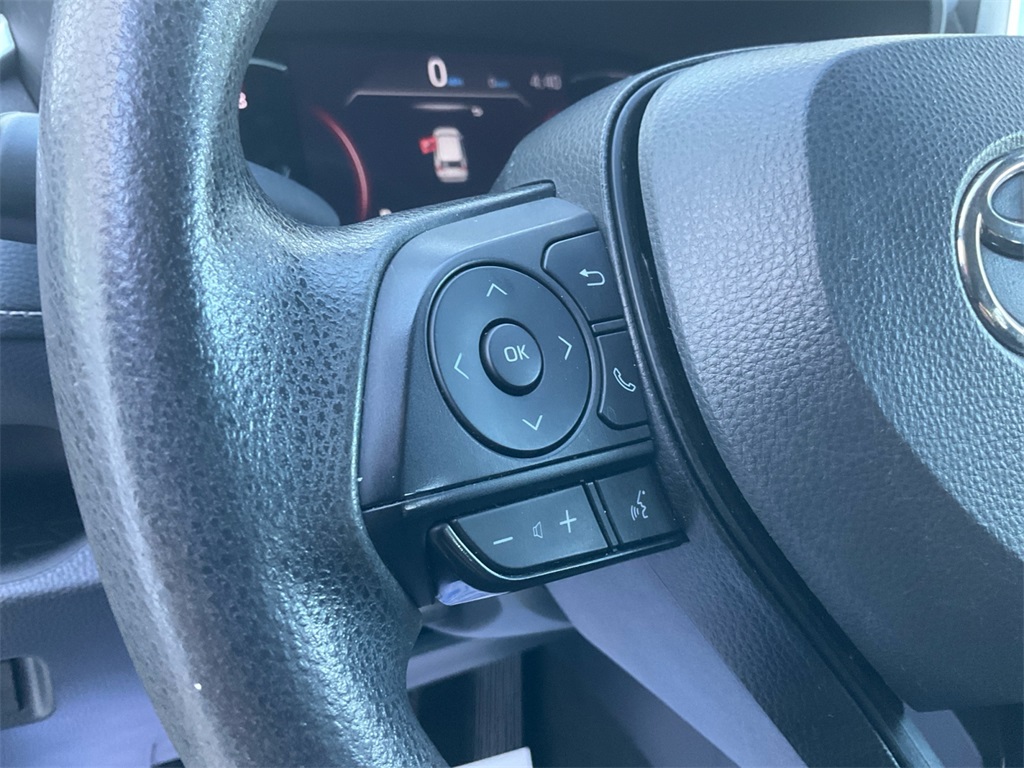 2023 Toyota RAV4 XLE photo 31