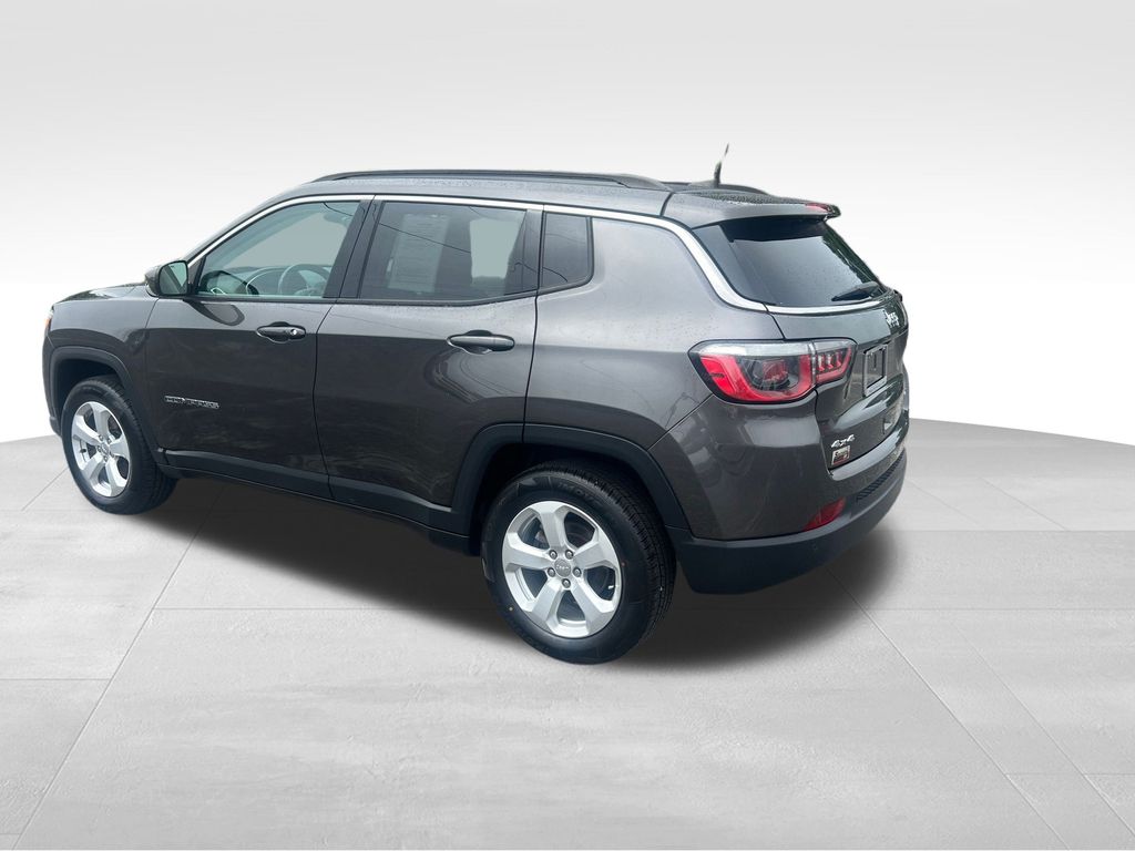 2018 Jeep Compass Latitude photo 2