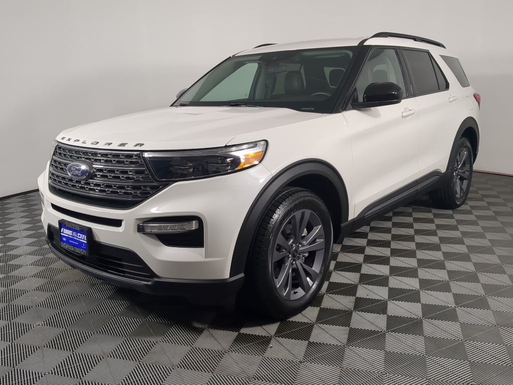 2023 Ford Explorer XLT photo 3