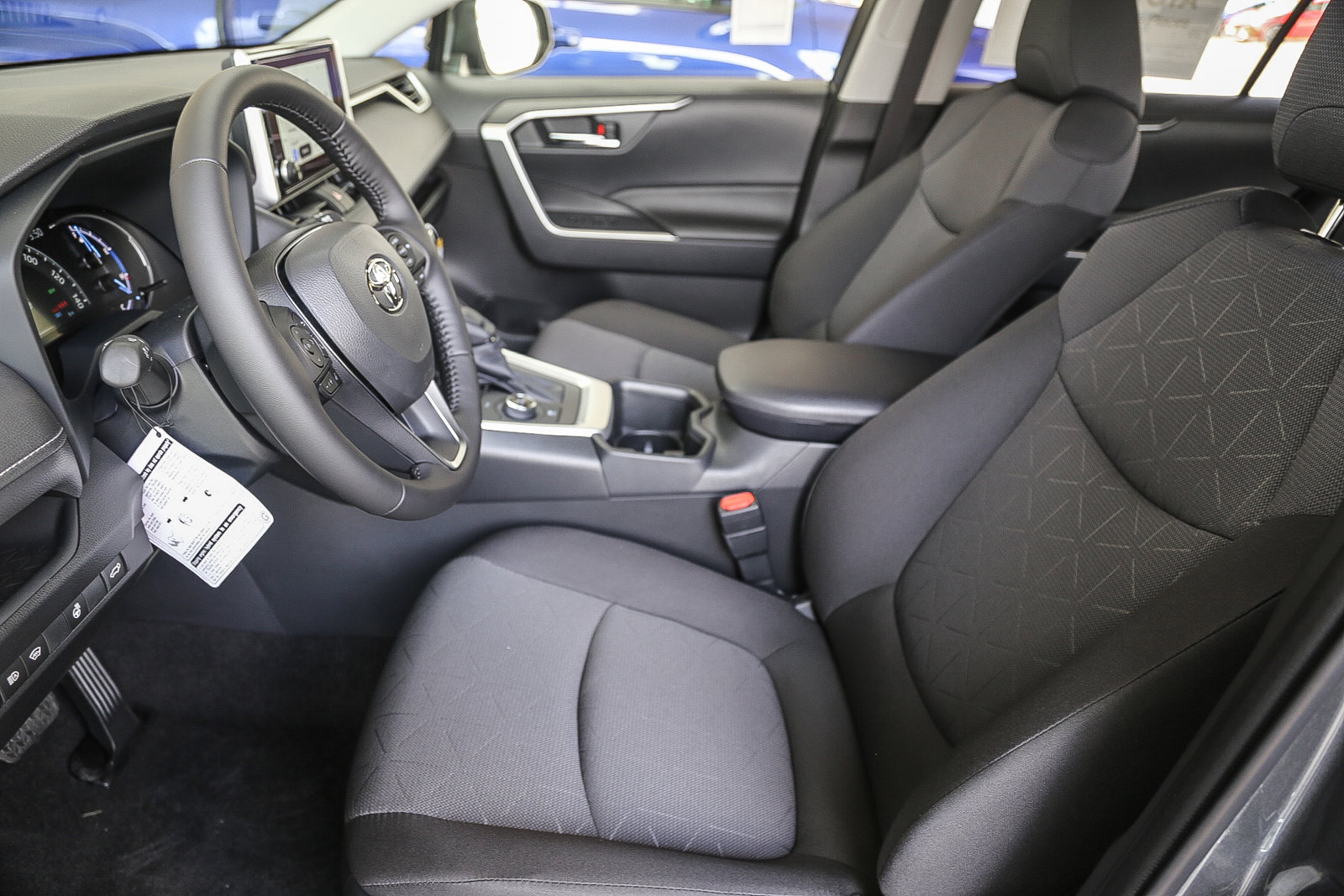2025 Toyota RAV4 Hybrid XLE photo 17