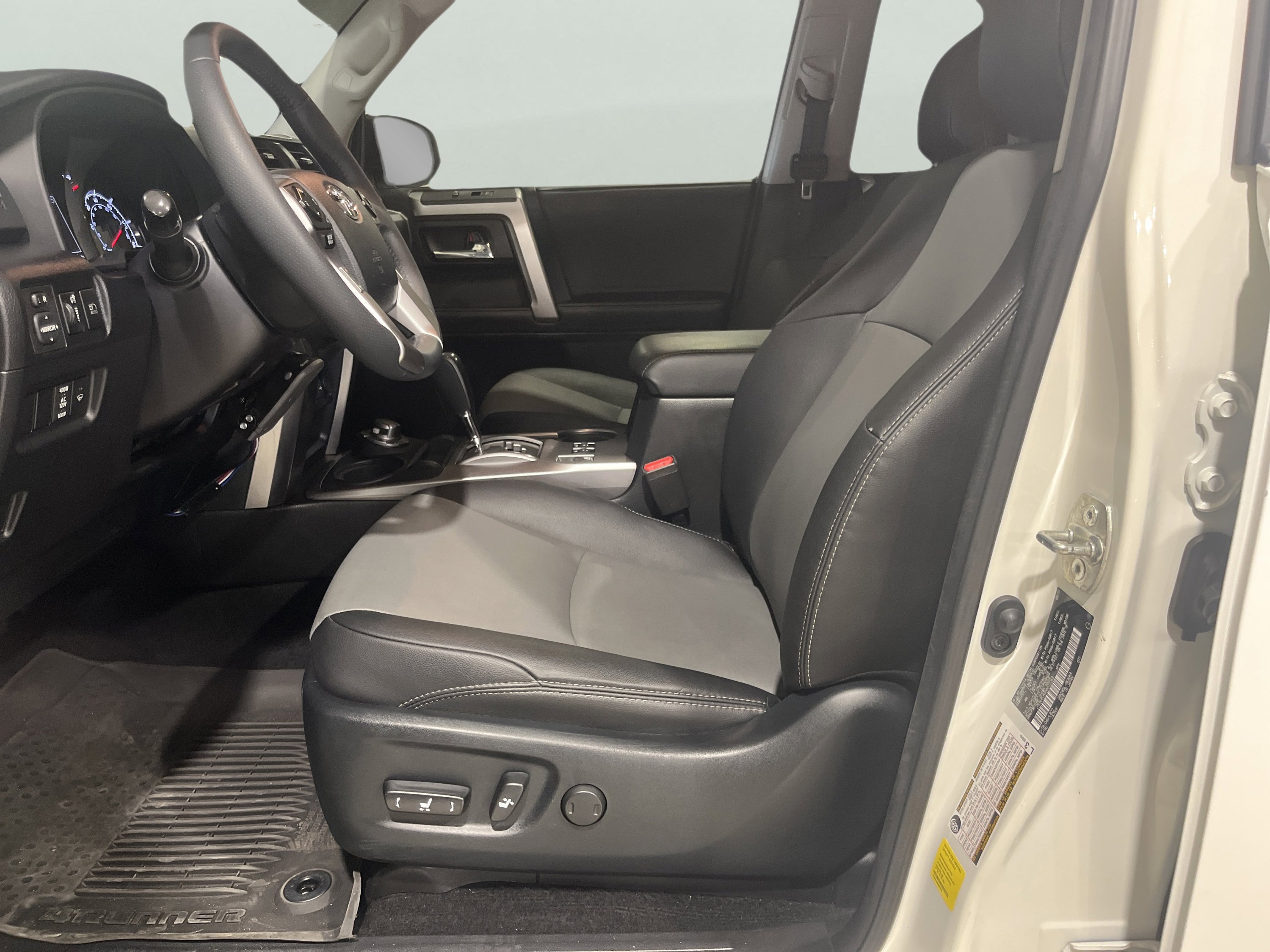 2022 Toyota 4Runner SR5 Premium photo 11