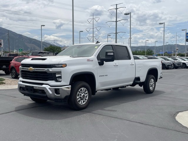 2025 Chevrolet Silverado 2500HD LT photo 4