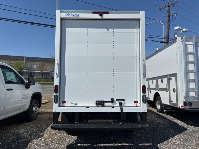 2024 Chevrolet Express Cutaway 3500 photo 5