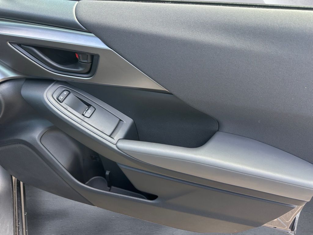 2025 Subaru Impreza Base photo 4