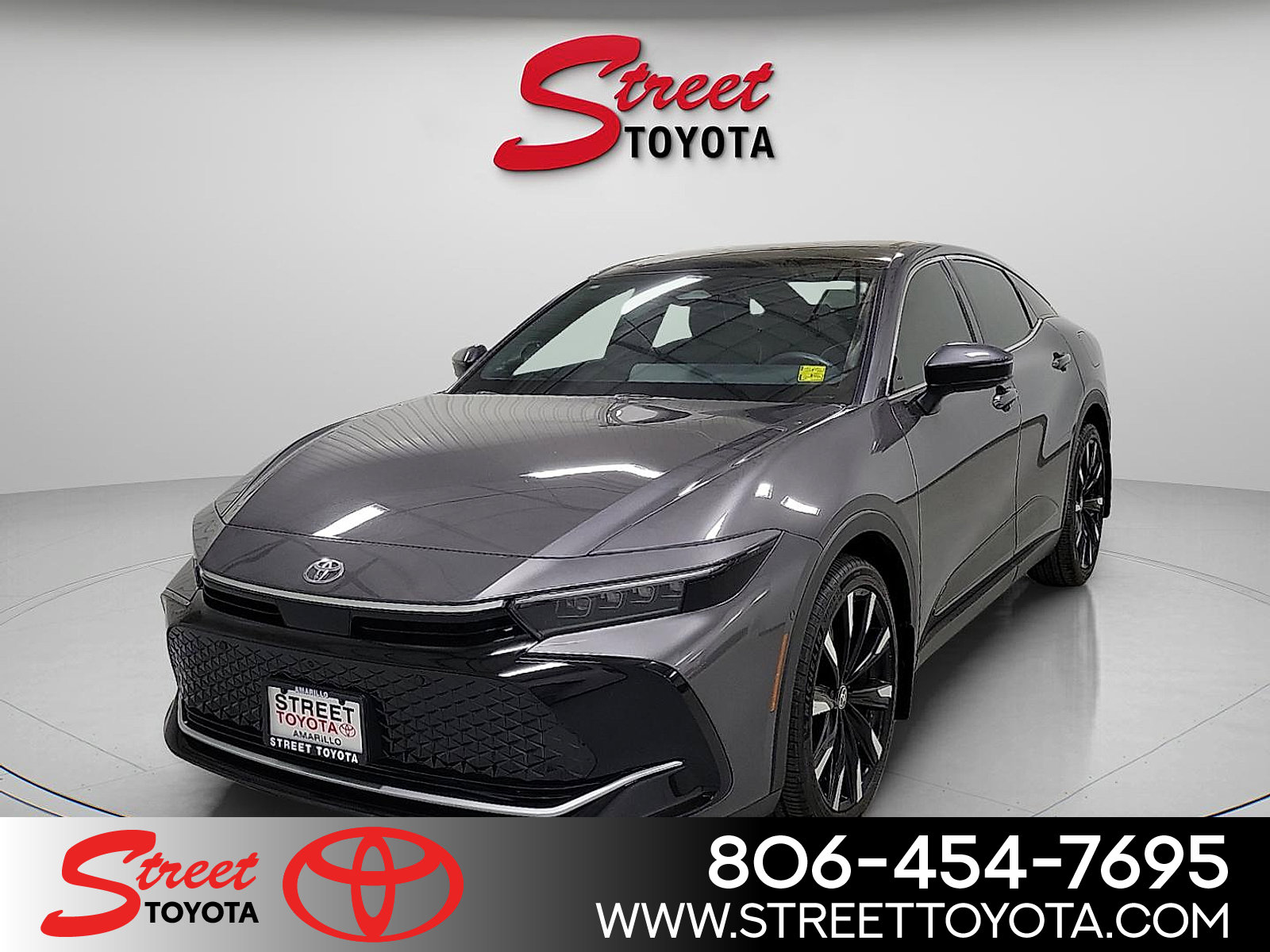 2024 Toyota Crown Platinum's photo