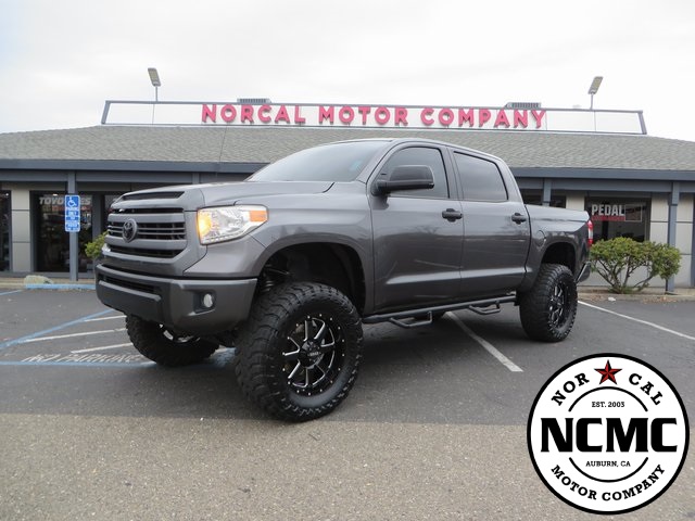 2014 Toyota Tundra SR5's photo