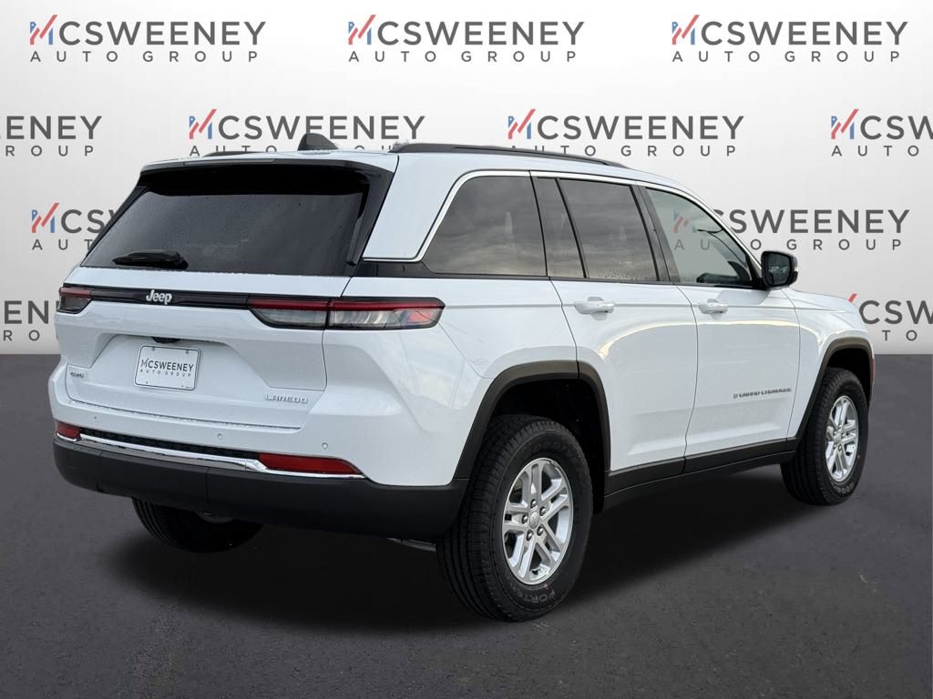 2025 Jeep Grand Cherokee Laredo photo 3