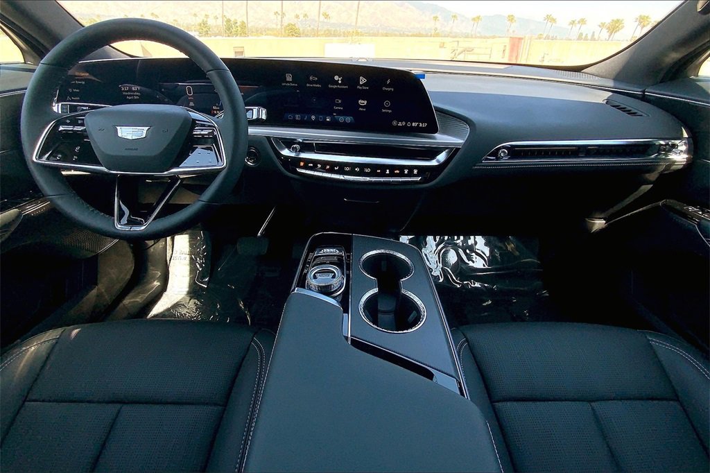 2025 Cadillac Lyriq Luxury photo 7