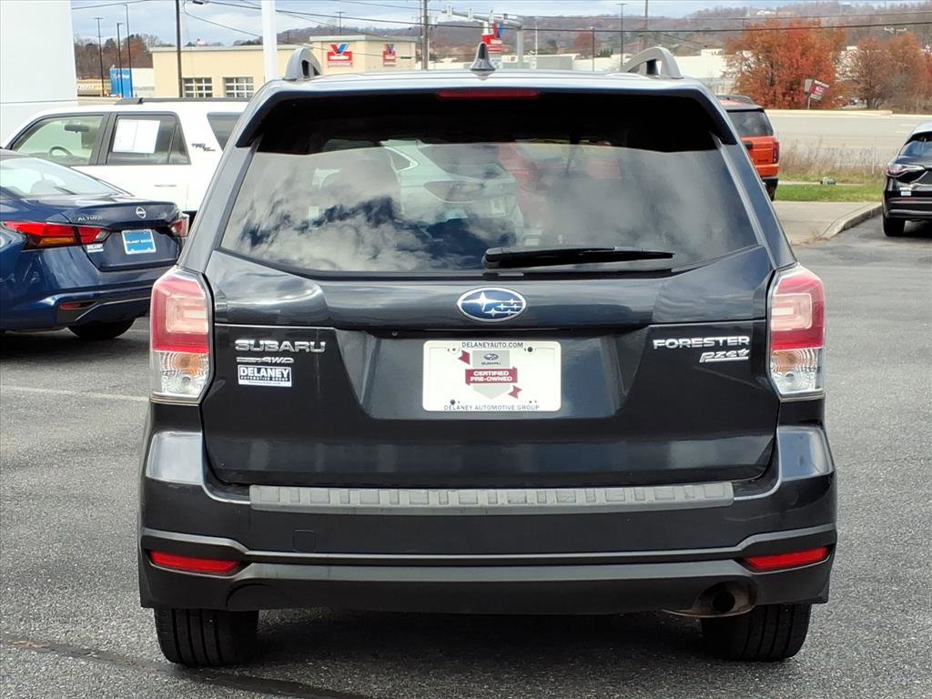 2017 Subaru Forester Premium photo 4
