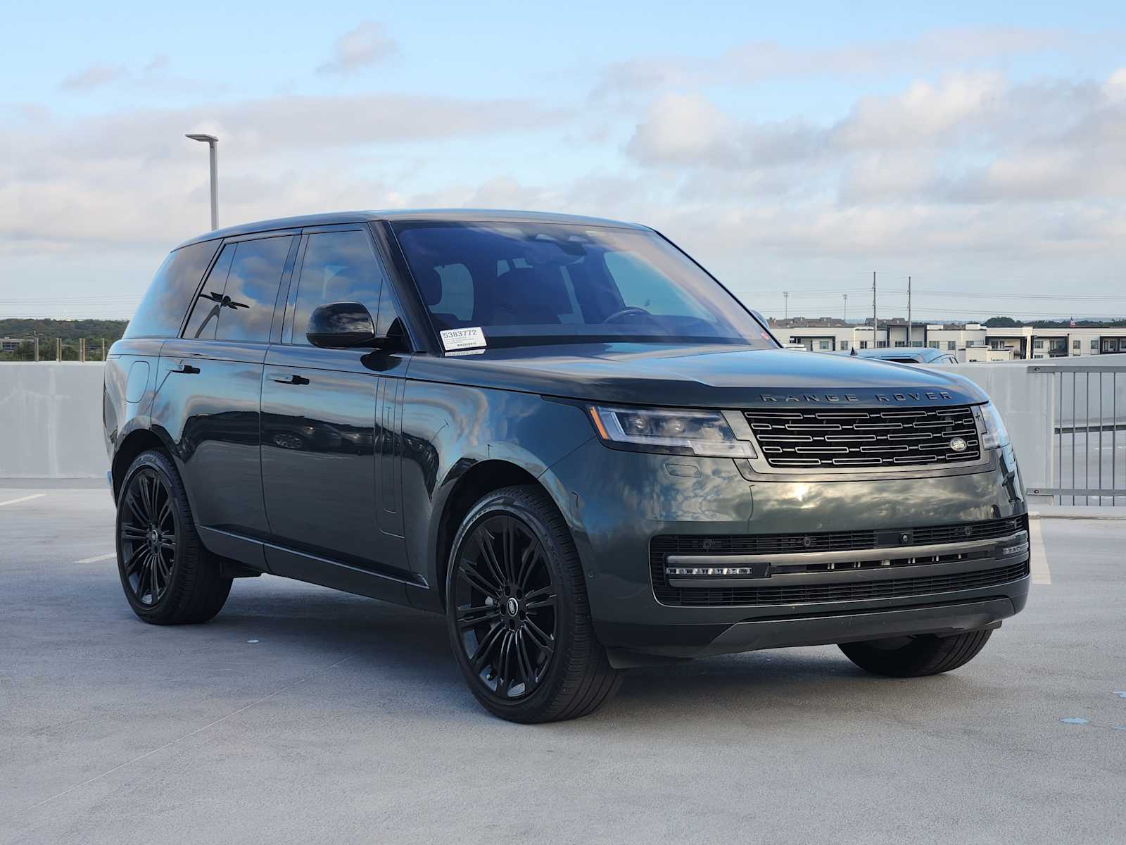 2023 Land Rover Range Rover SE photo 3