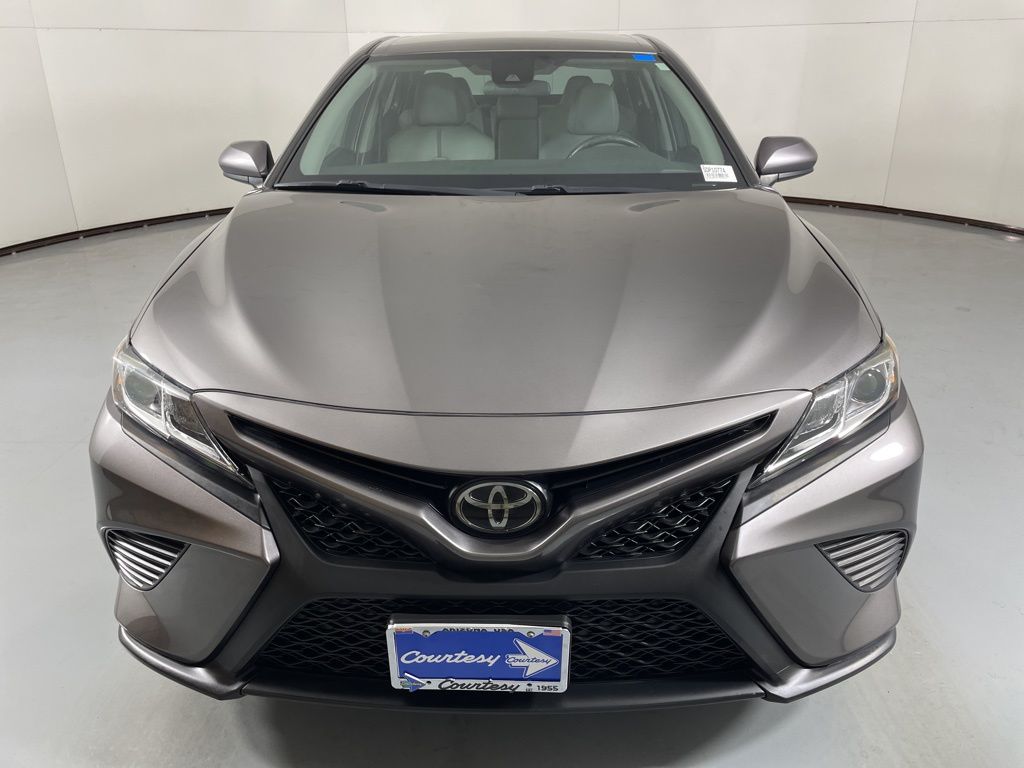 2020 Toyota Camry SE photo 4