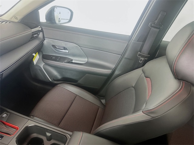2025 Nissan Kicks SR photo 18