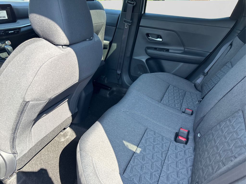 2025 Nissan Kicks SV photo 10
